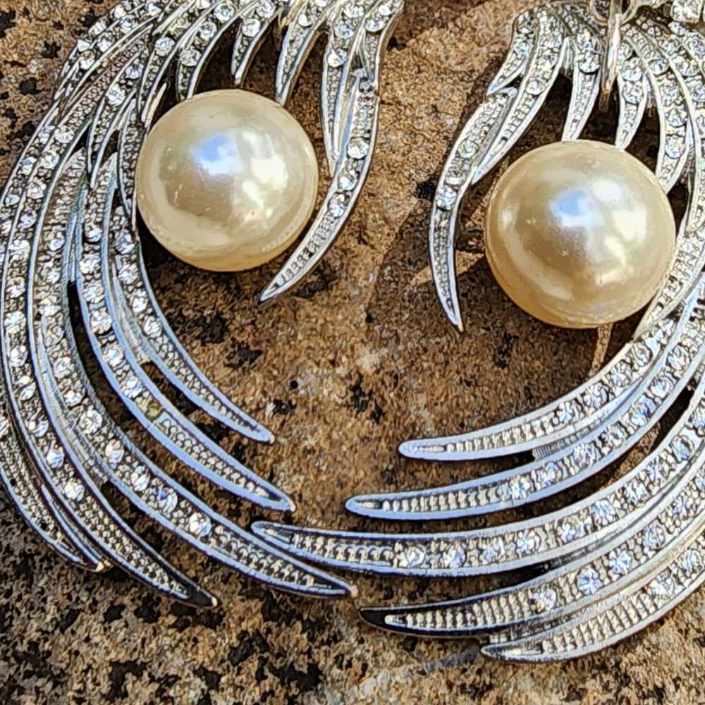 Earrings/Clips American Vintage Jewelry Faux Large Pearls White Crystals - Picture 8 of 15